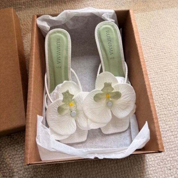 NEW IN BOX Rumvama “Pearl Orchid” Heels – Bridal / Occasion – Size 6 - Picture 3 of 6